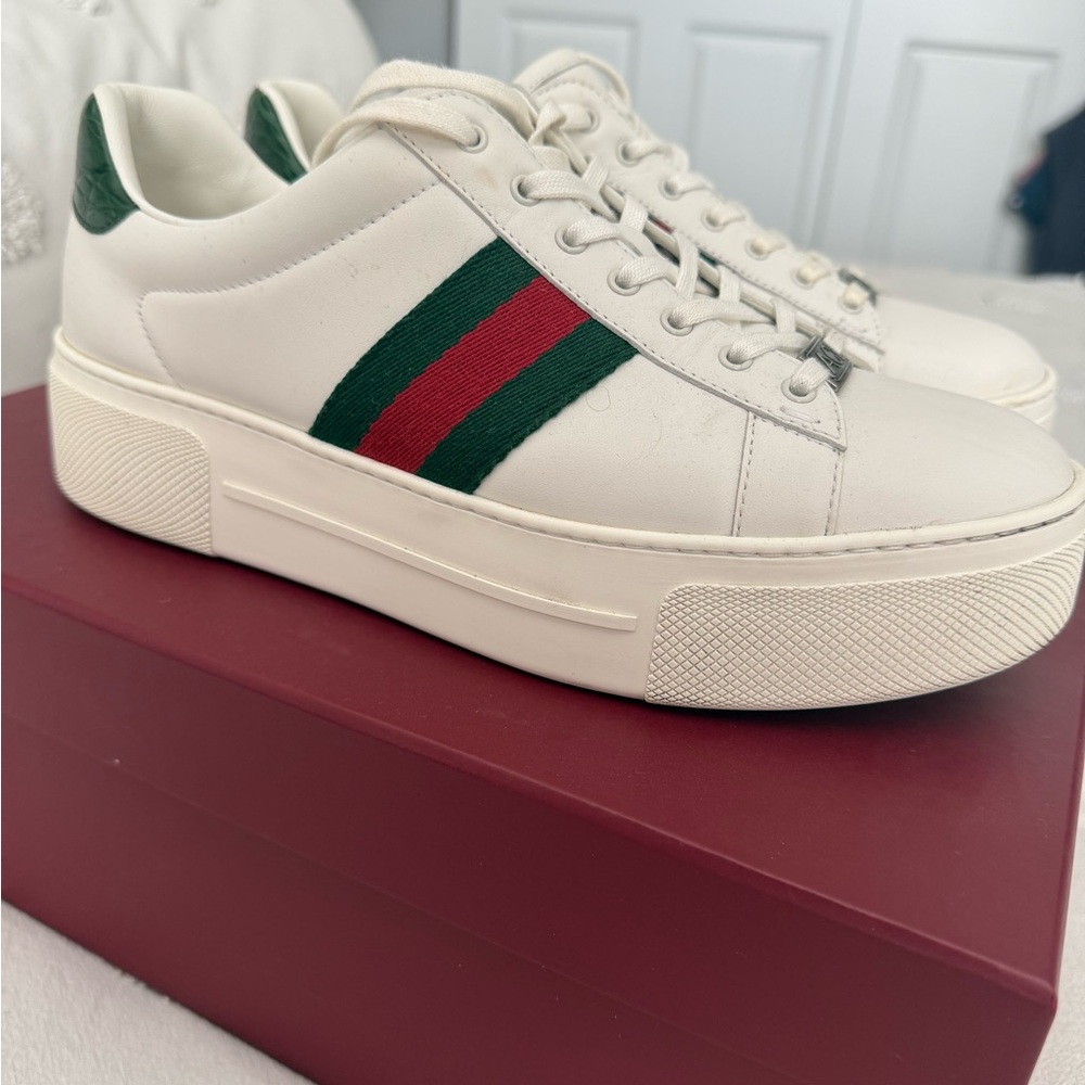 Gucci White Sneakers with Green and Red Stripes